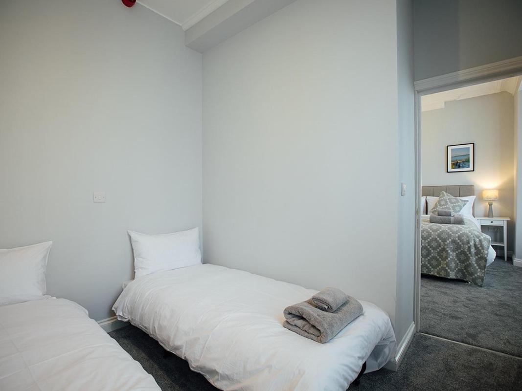 מלון טנבי The Townhouse חדר תמונה